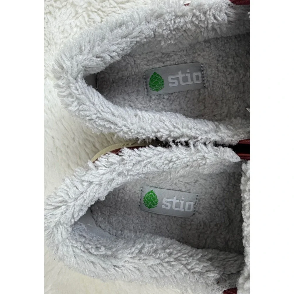 Stio Mens Colter Mountain Slip Shoes Mens Size 8 Maroon Puffer Sherpa Lined